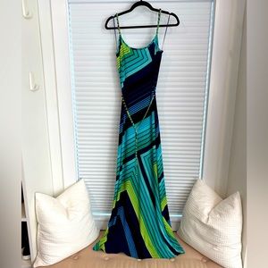 Cache maxi multi color with belt and gold detail.  Stretchy fabric